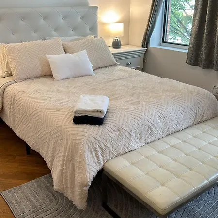 Bright 3 Bedroom Apartment In East Harlem! New York Exterior photo