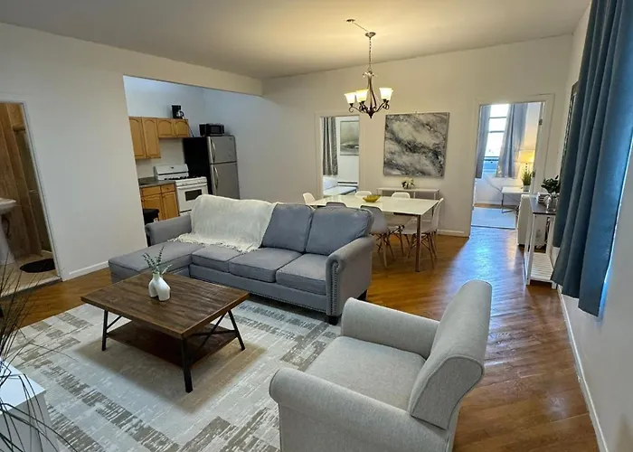 Bright 3 Bedroom Apartment In East Harlem!