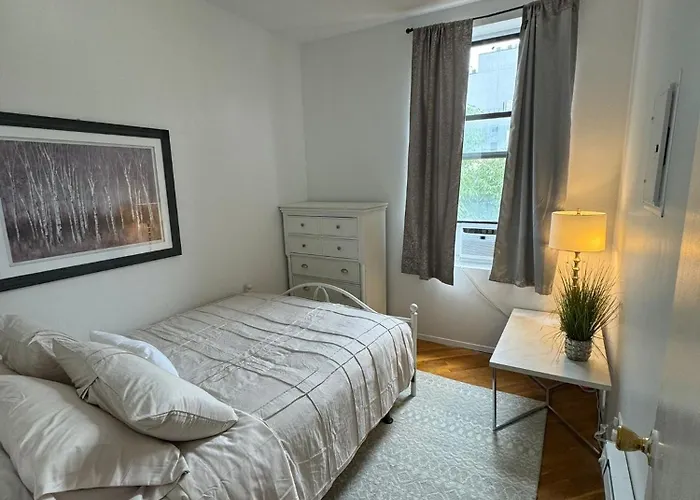 Bright 3 Bedroom Apartment In East Harlem!