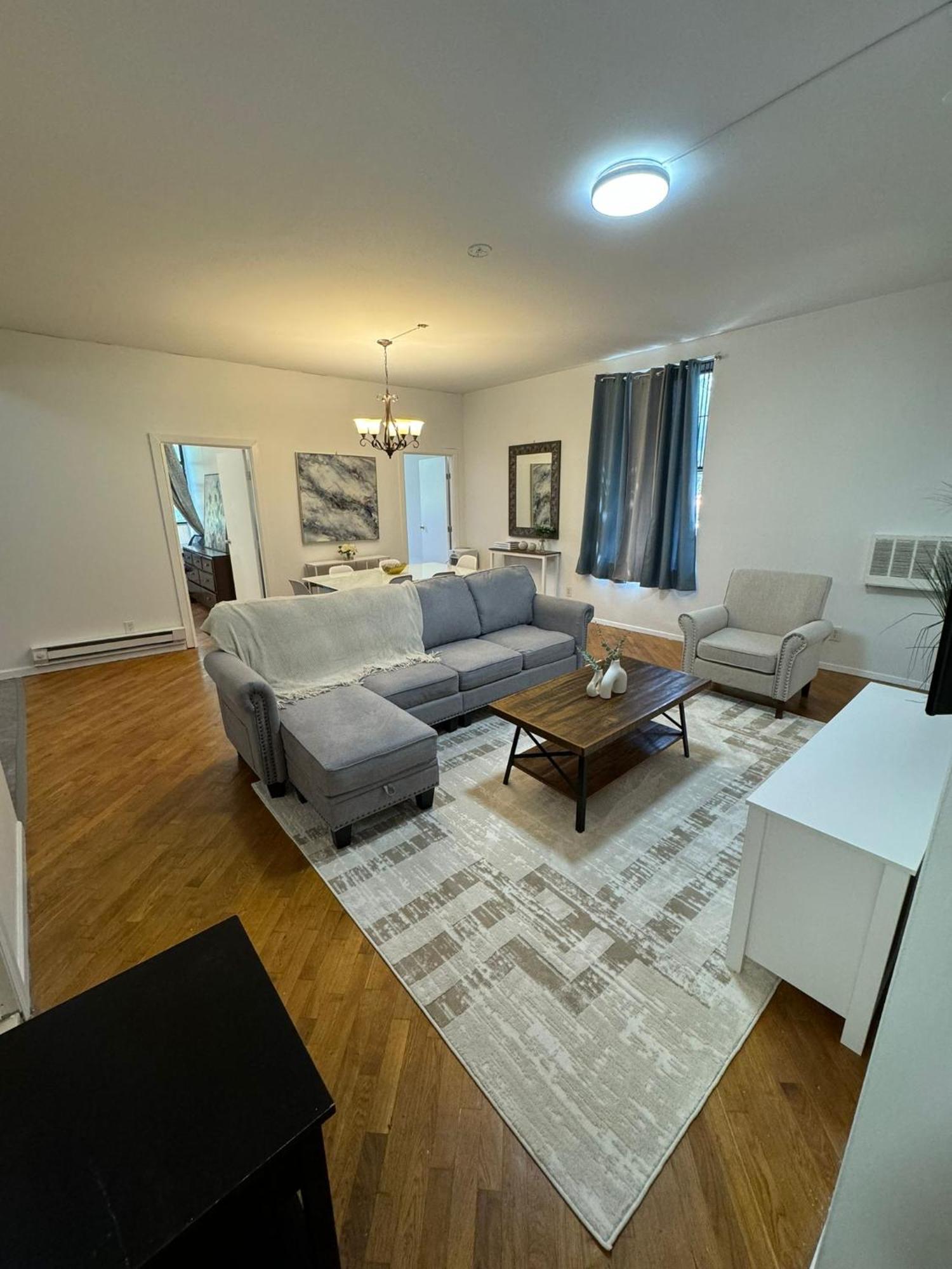 Bright 3 Bedroom In East Harlem! New York